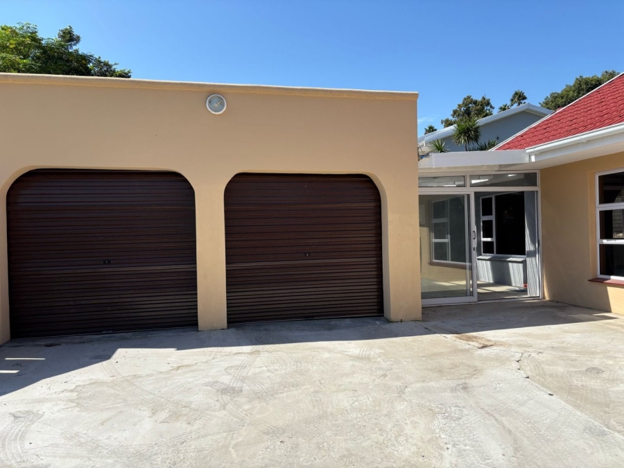 5 Bedroom Property for Sale in Beacon Bay North Eastern Cape